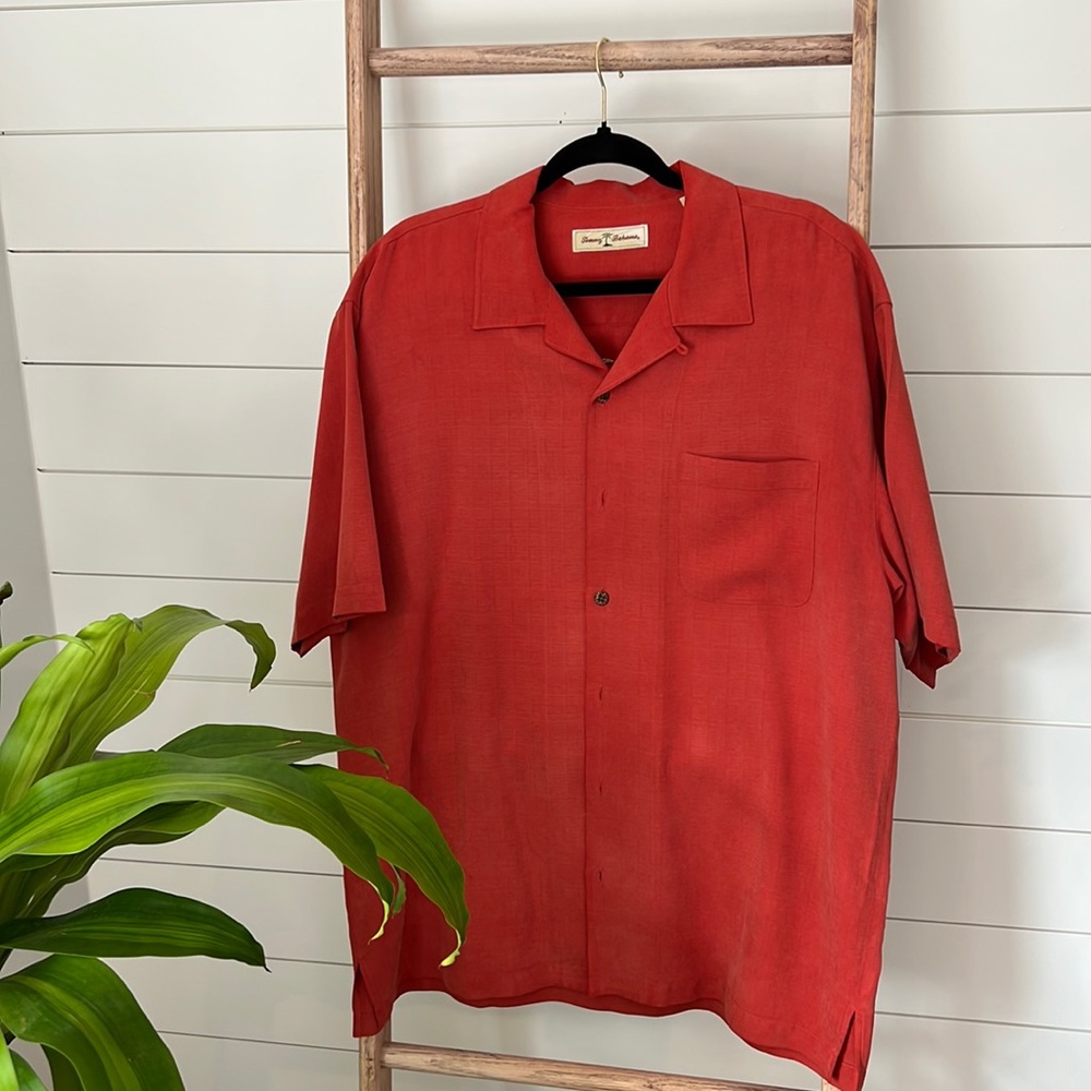 TOMMY BAHAMA.